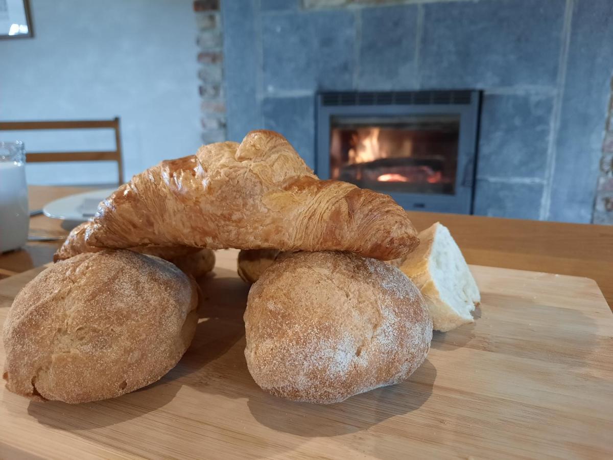 더뷔 Aux Saveurs D'Enneille B&B 외부 사진