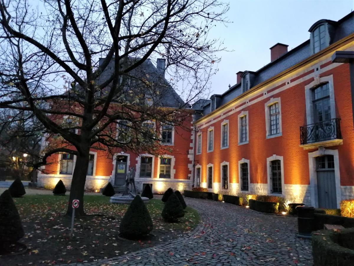 더뷔 Aux Saveurs D'Enneille B&B 외부 사진