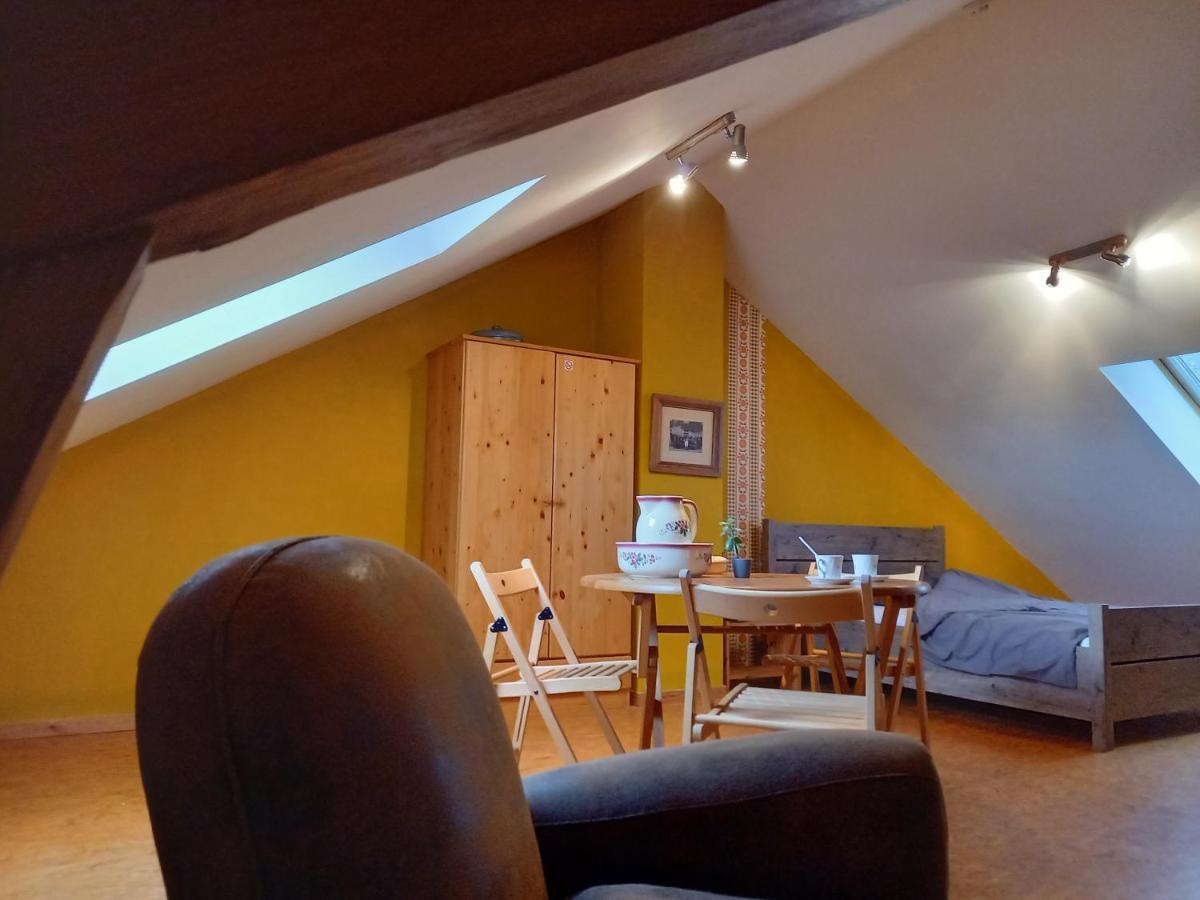 더뷔 Aux Saveurs D'Enneille B&B 외부 사진